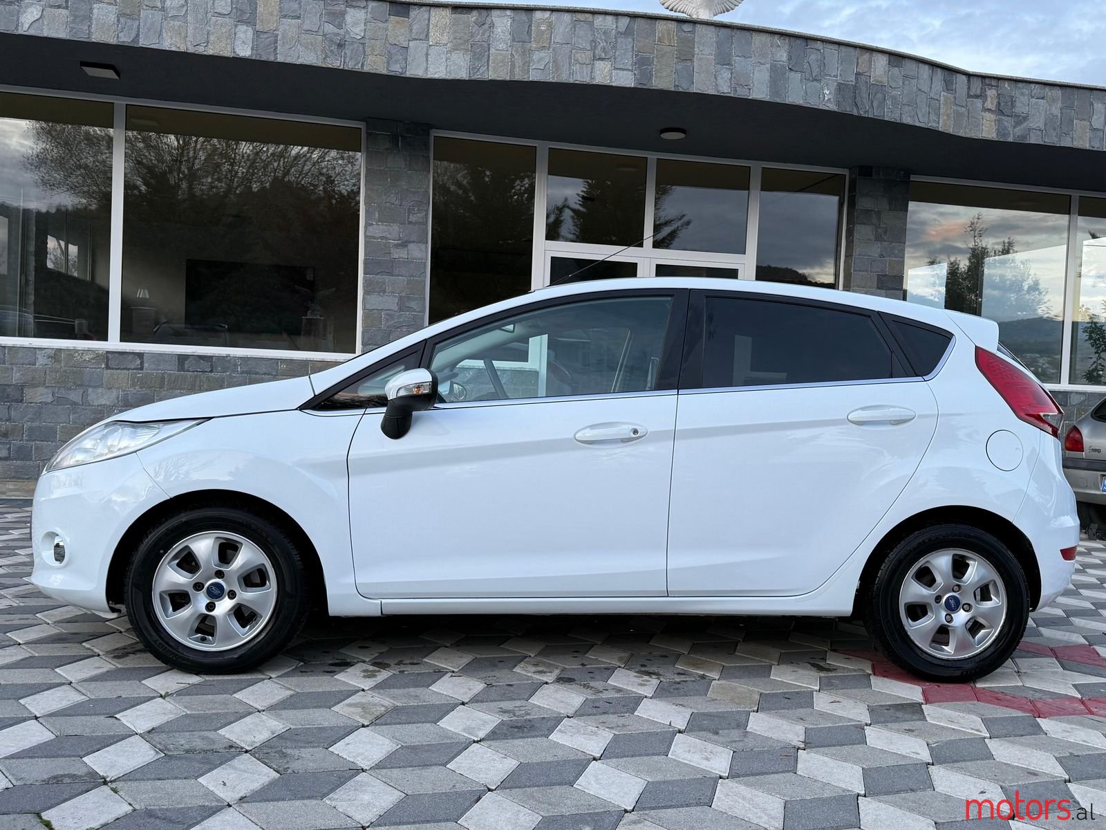 2010' Ford Fiesta photo #2