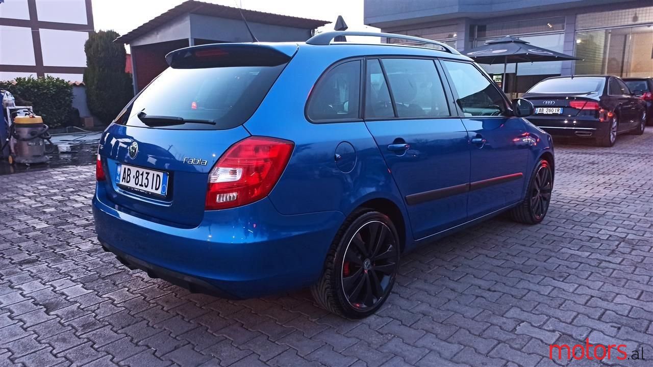 2011' Skoda Fabia photo #5