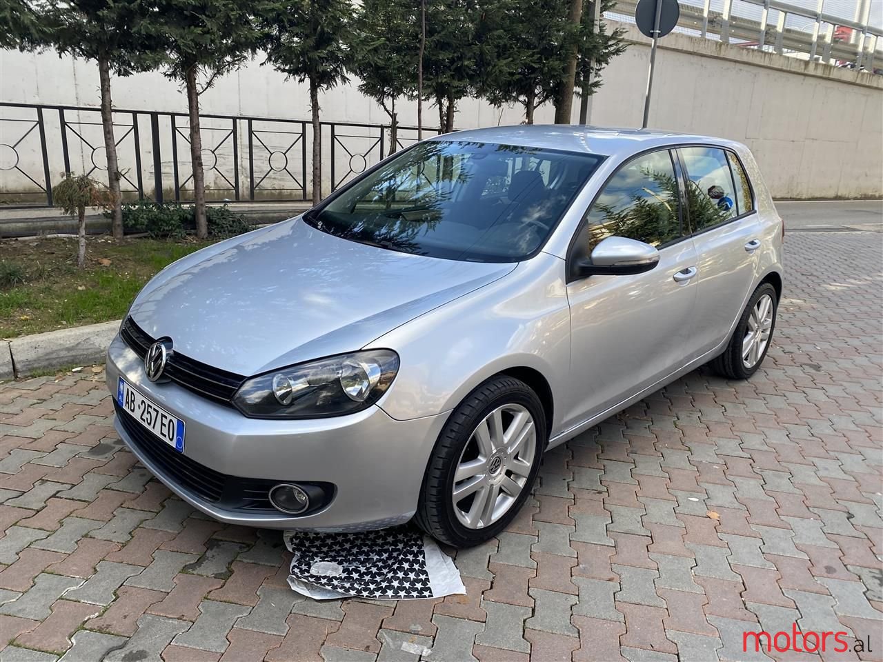 2009' Volkswagen Golf photo #1