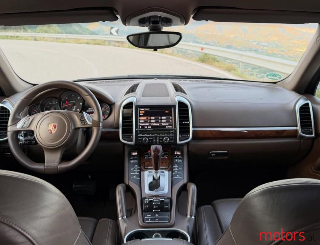 2013' Porsche Cayenne photo #4