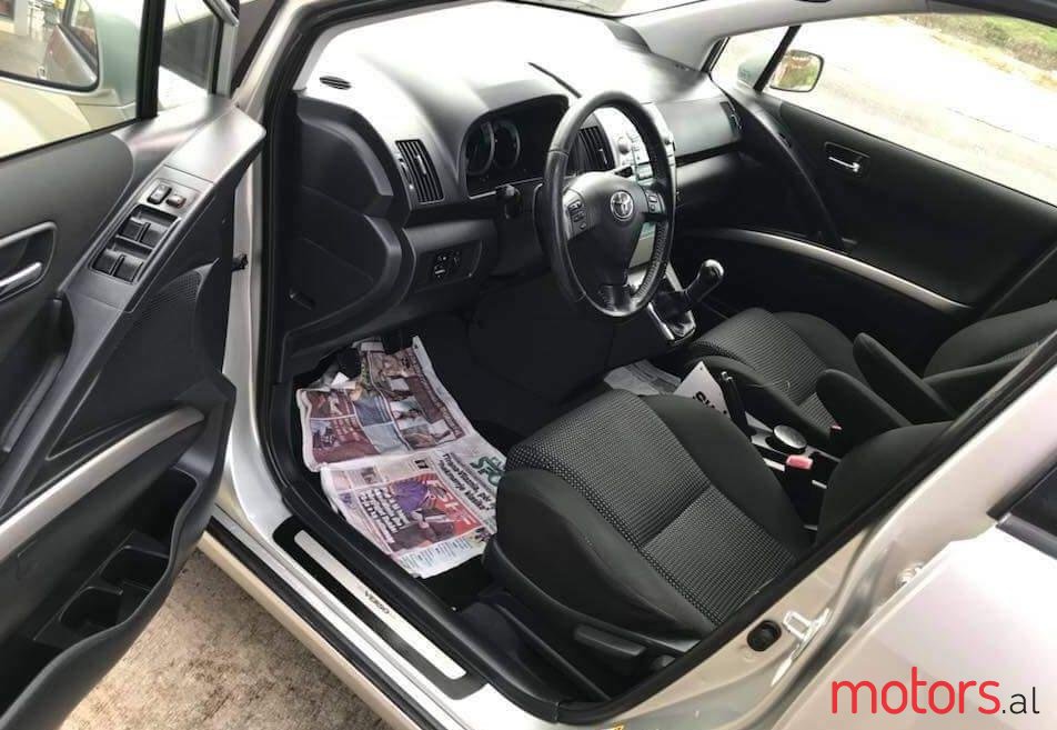 2006' Toyota Corolla Verso photo #2