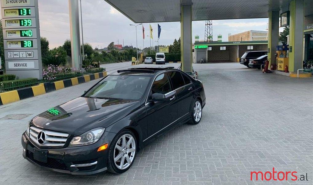 2012' Mercedes-Benz C 300 photo #1