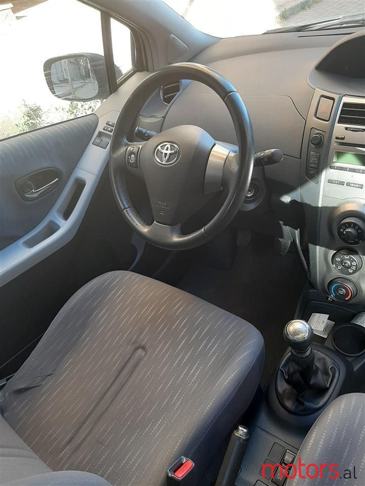 2009' Toyota Yaris photo #5