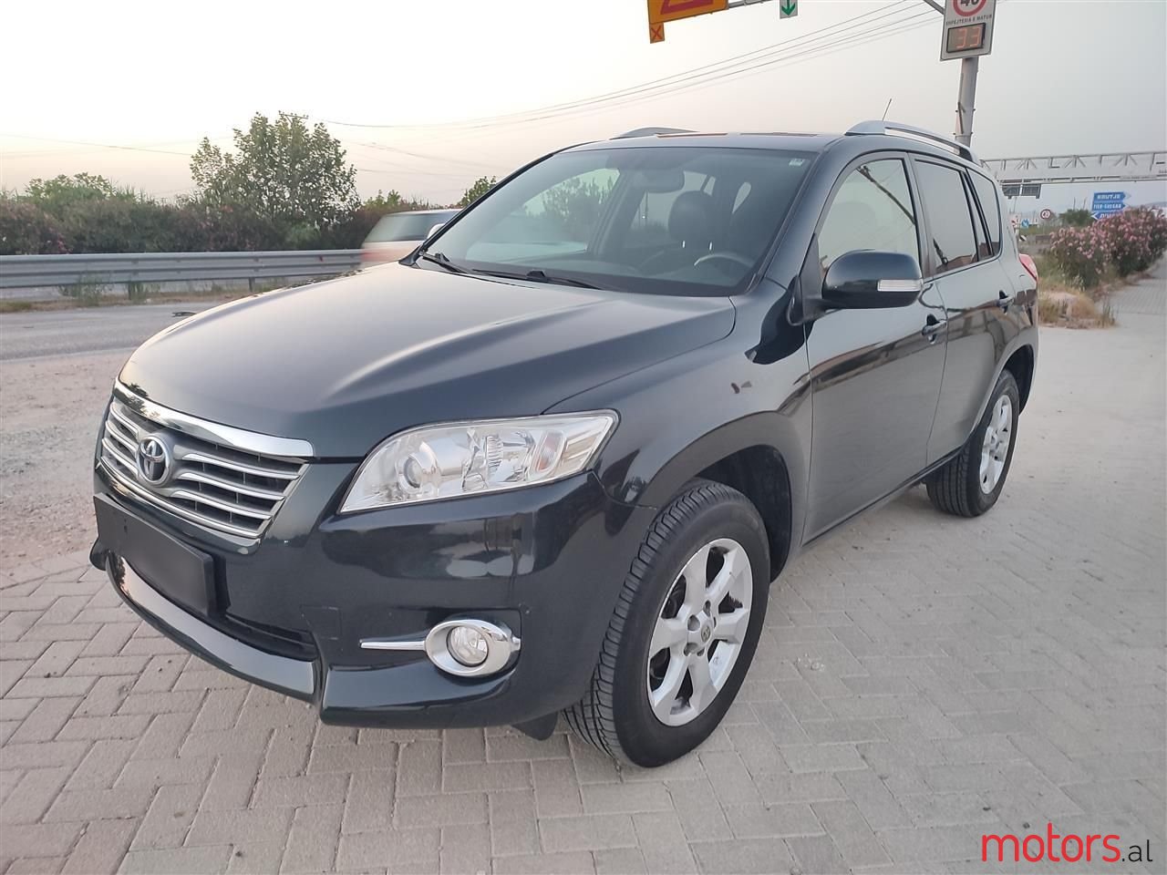 2011' Toyota RAV4 photo #1