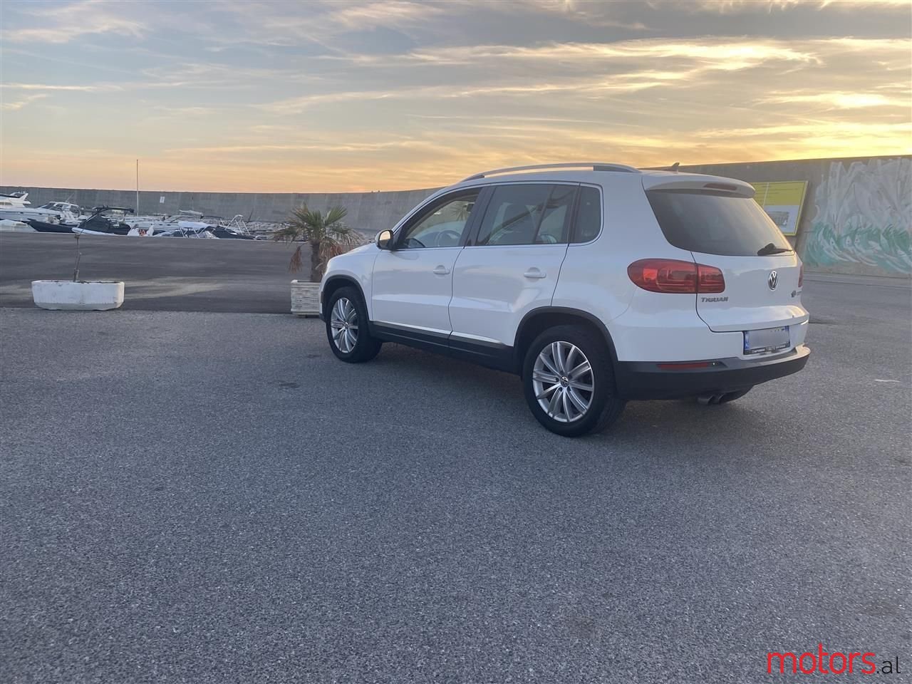 2012' Volkswagen Tiguan photo #2