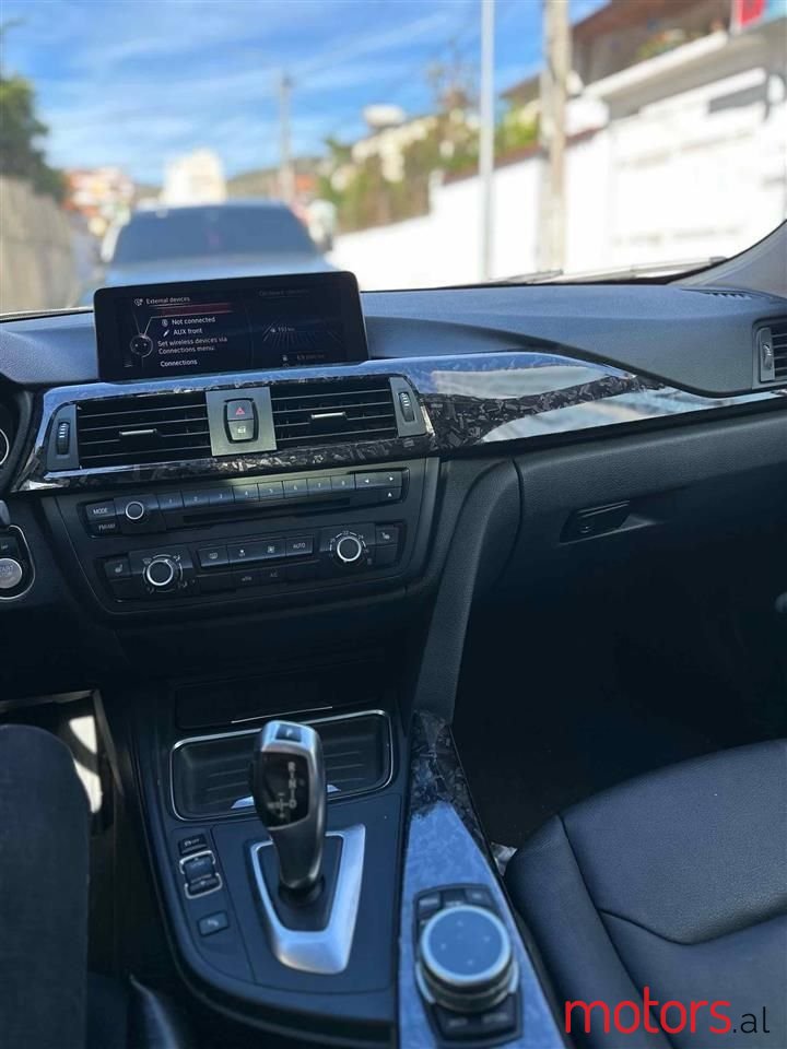 2013' BMW 320 photo #6