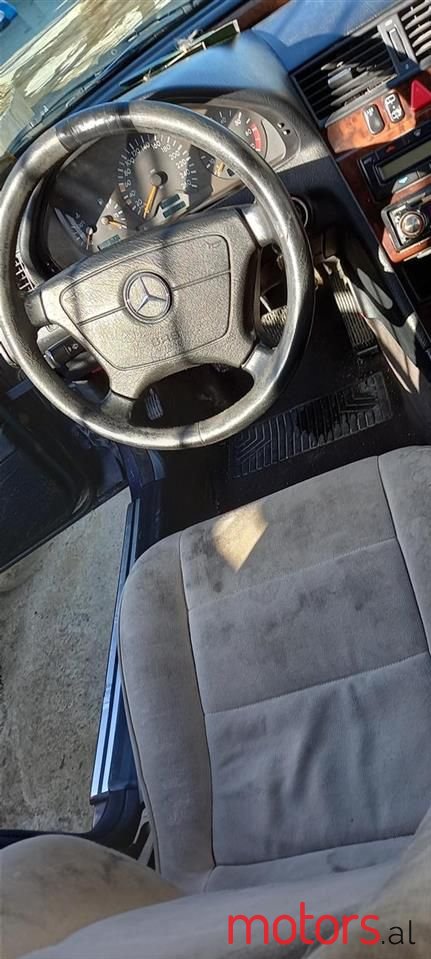 2000' Mercedes-Benz 200 photo #3