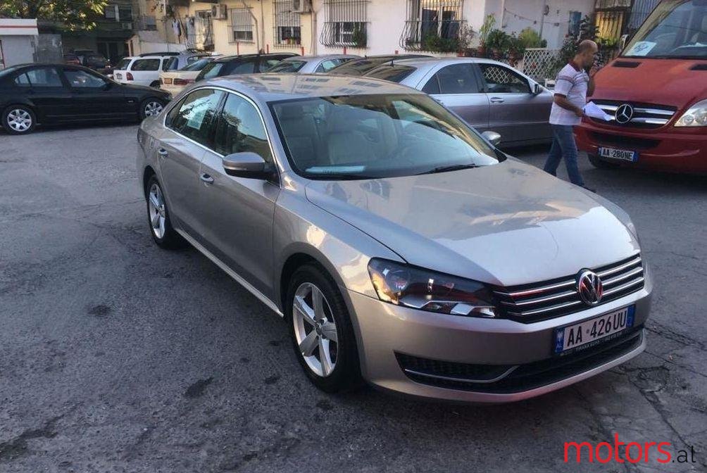 2013' Volkswagen Passat photo #1