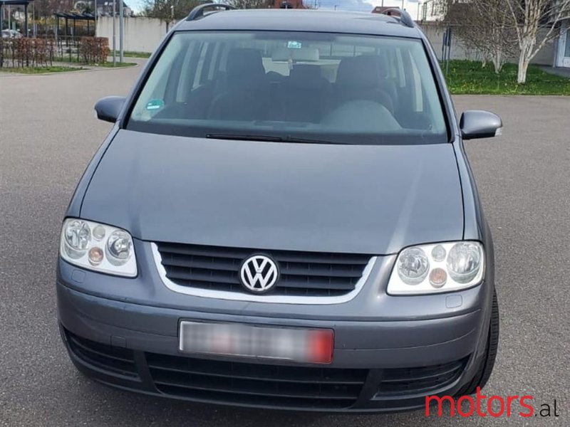 2005' Volkswagen Touran photo #2