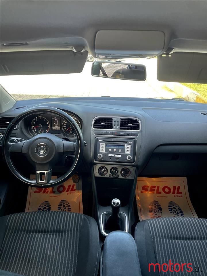 2013' Volkswagen Polo photo #5