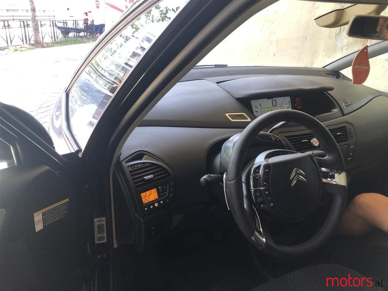 2011' Citroen C4 photo #3