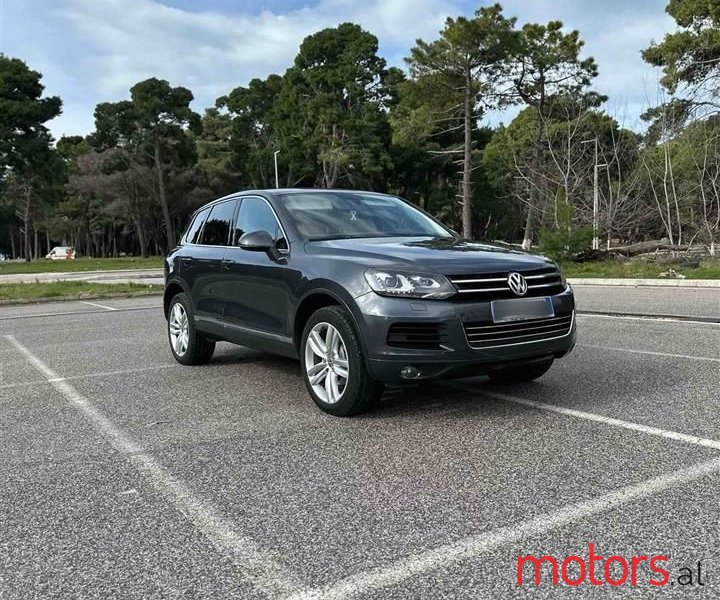 2012' Volkswagen Touareg photo #4