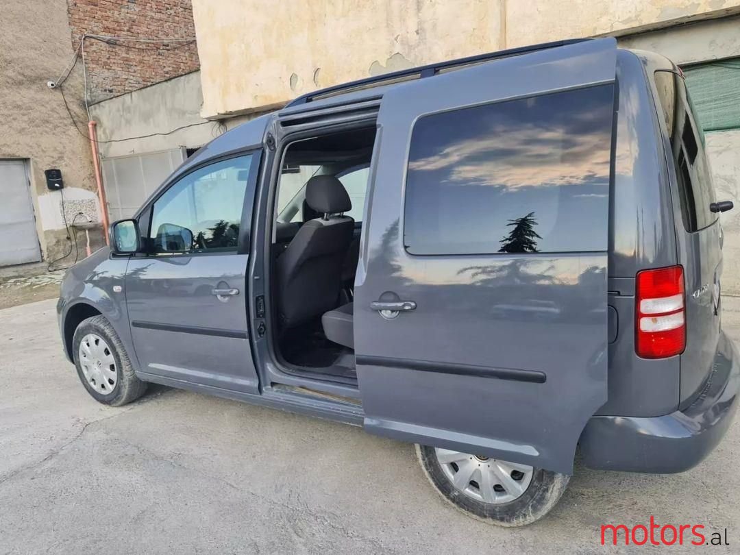 2011' Volkswagen Caddy photo #5