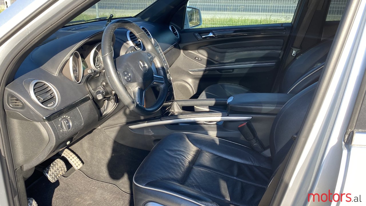 2011' Mercedes-Benz ML 300 photo #6