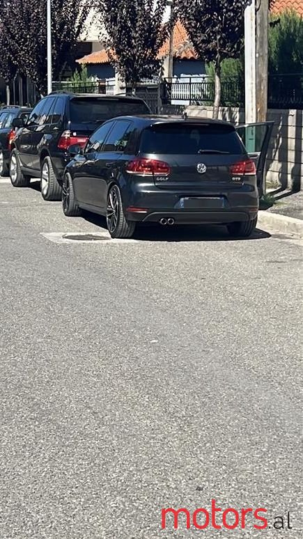 2011' Volkswagen Golf photo #4