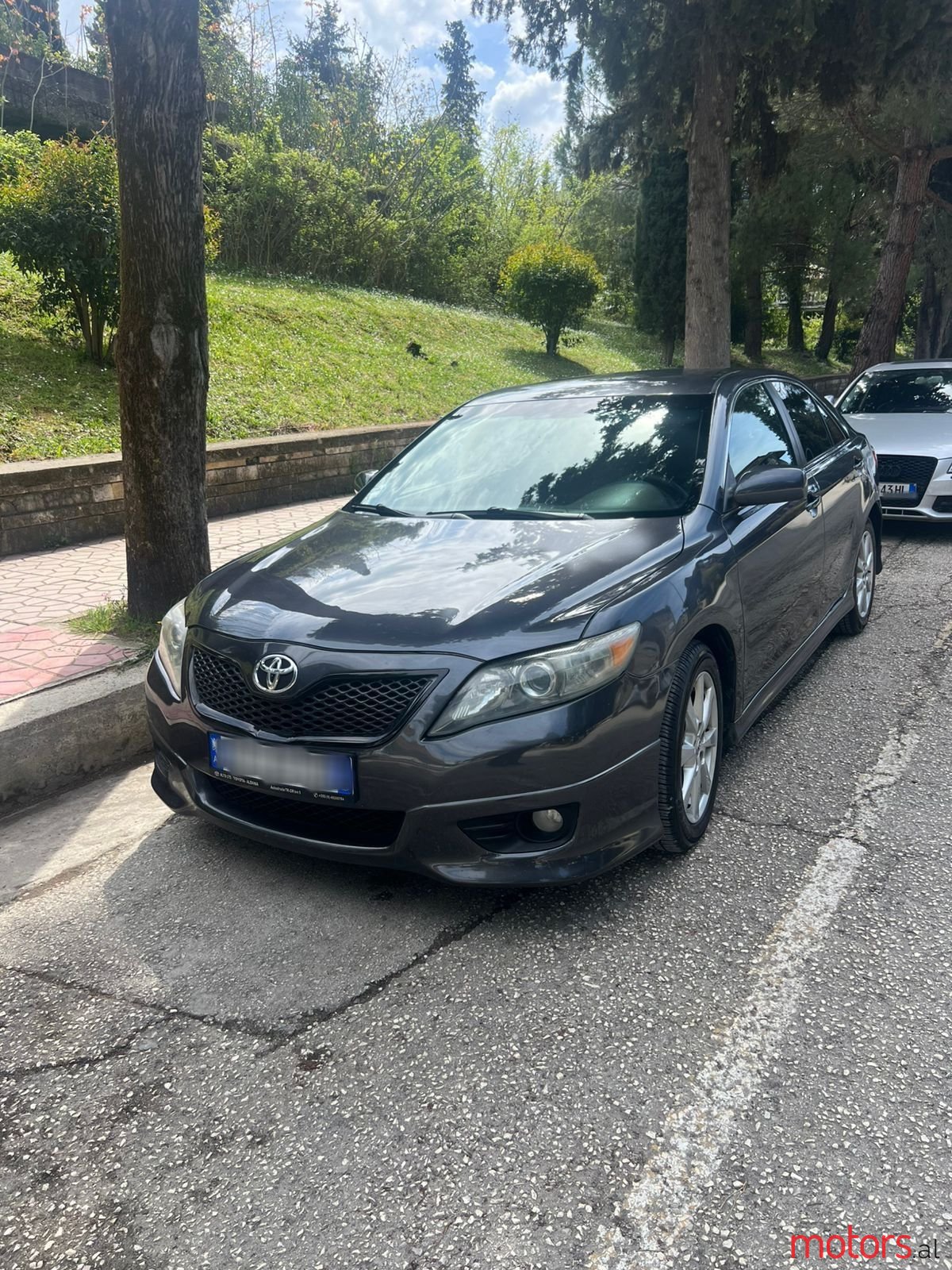 2011' Toyota Camry photo #2