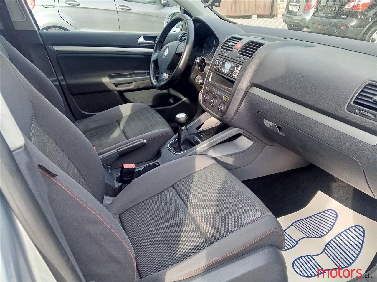 2008' Volkswagen Golf photo #3