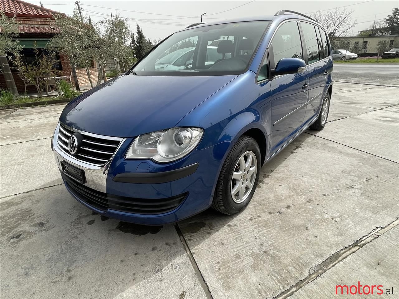 2009' Volkswagen Touran photo #1