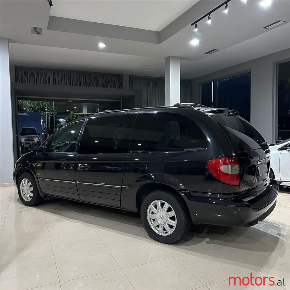 2007' Chrysler Grand Voyager photo #2