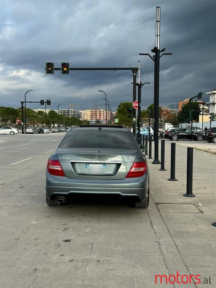 2012' Mercedes-Benz C 250 photo #3