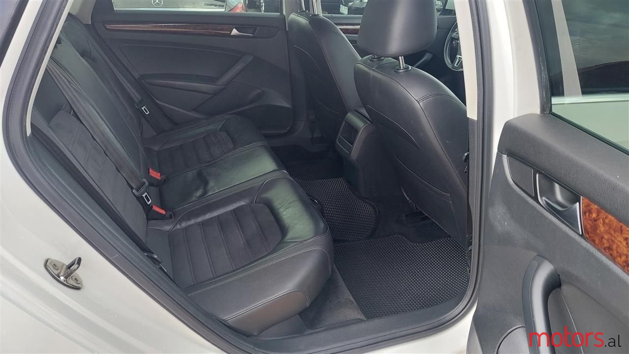 2012' Volkswagen Passat photo #6