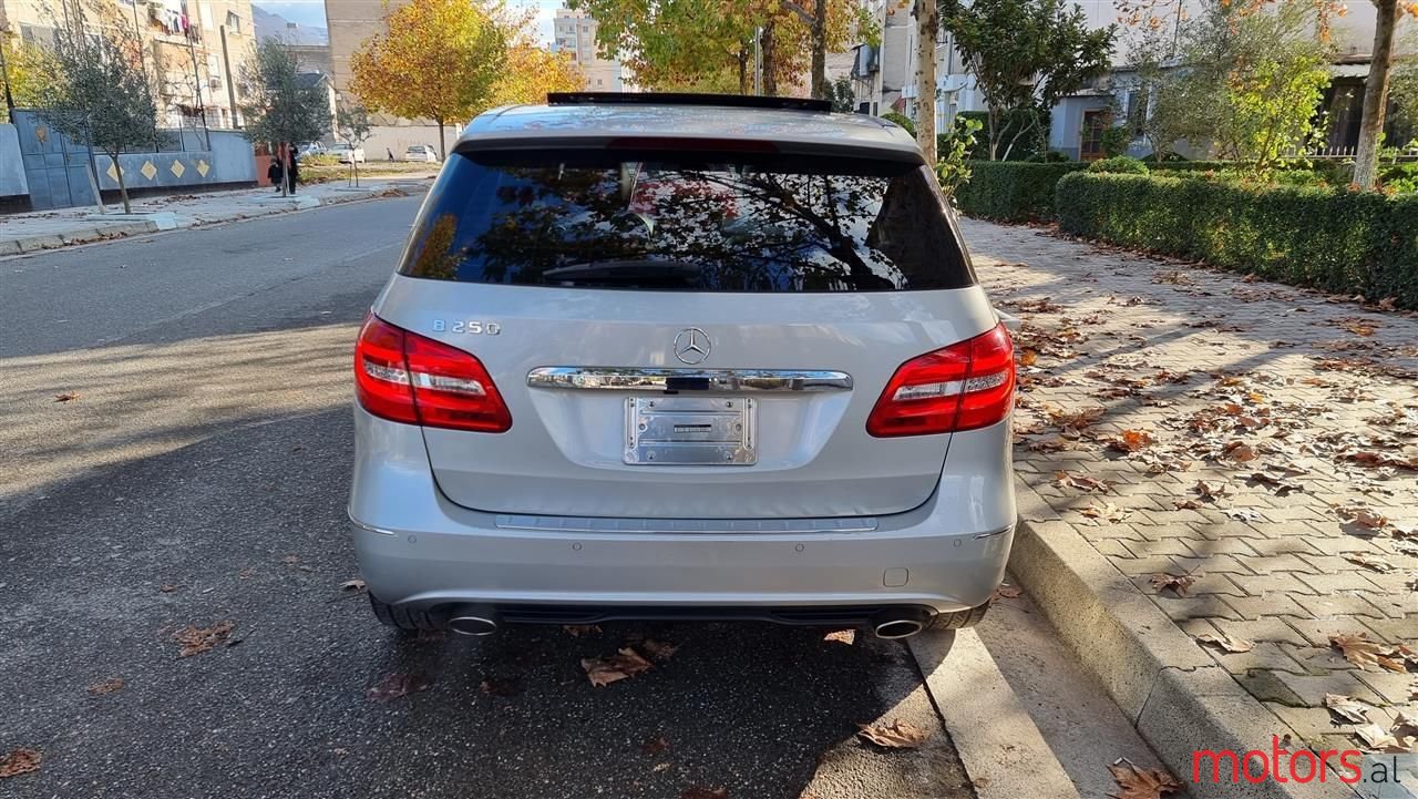 2013' Mercedes-Benz B 250 photo #4