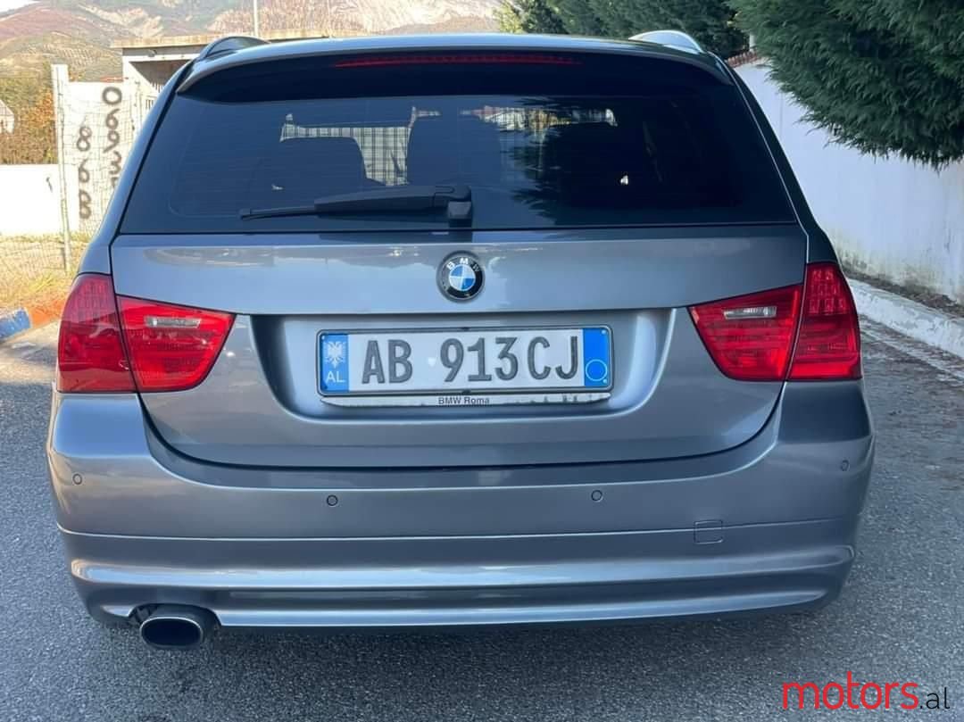 2011' BMW 320 photo #5