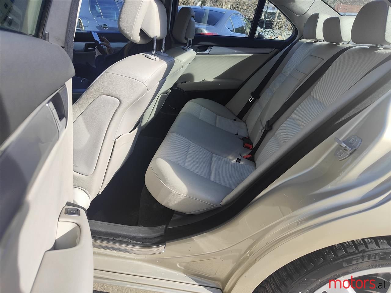 2011' Mercedes-Benz C 200 photo #6