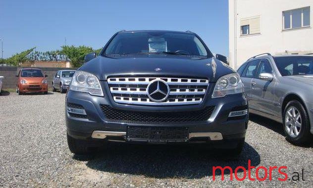 2011' Mercedes-Benz ML-Class photo #2