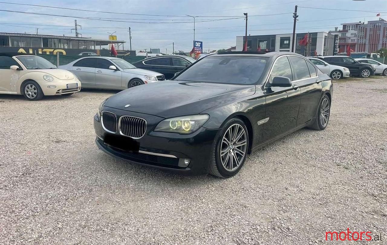 2011' BMW 740 photo #2