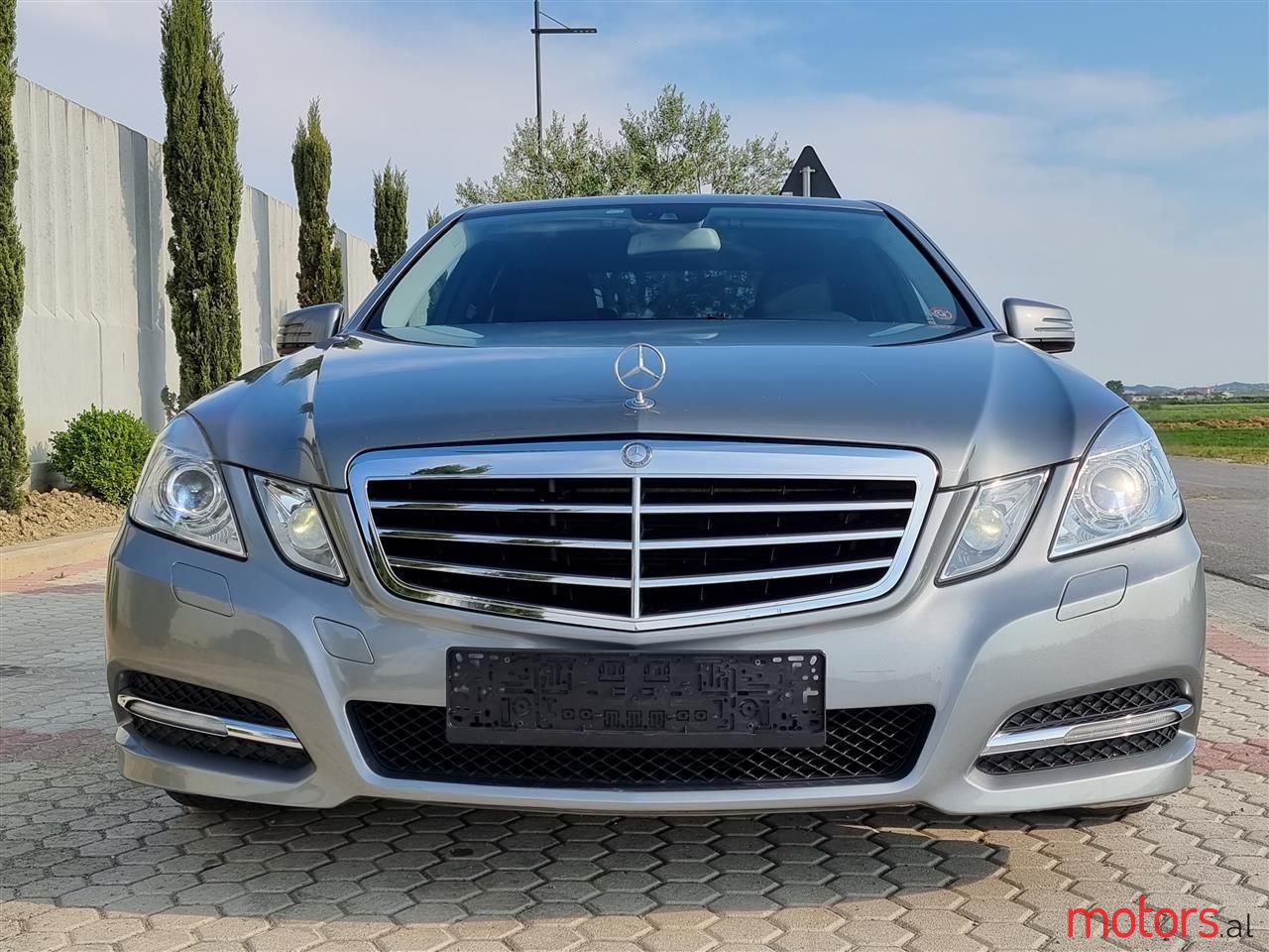 2011' Mercedes-Benz E 220 photo #6