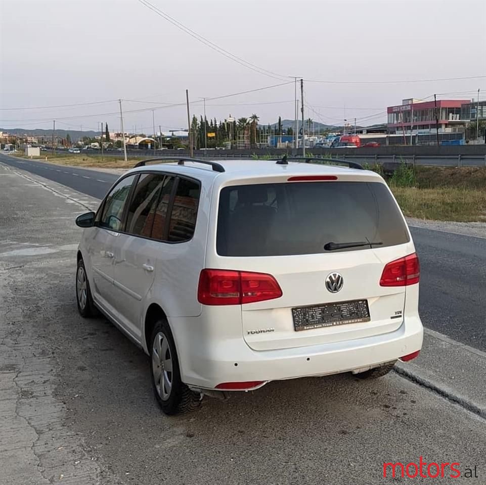 2014' Volkswagen Touran photo #5