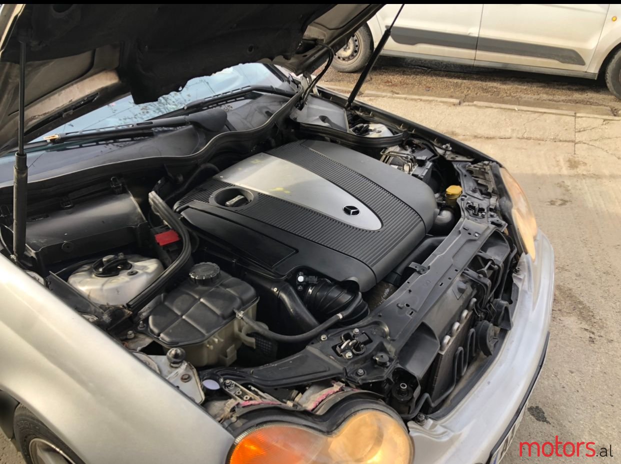 2005' Mercedes-Benz C 220 photo #6