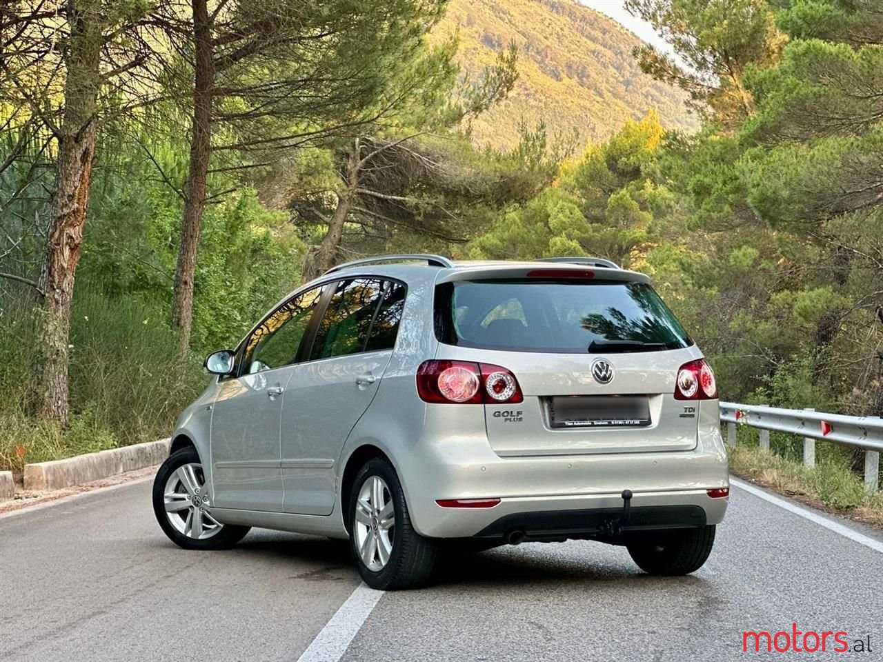 2012' Volkswagen Golf Plus photo #2