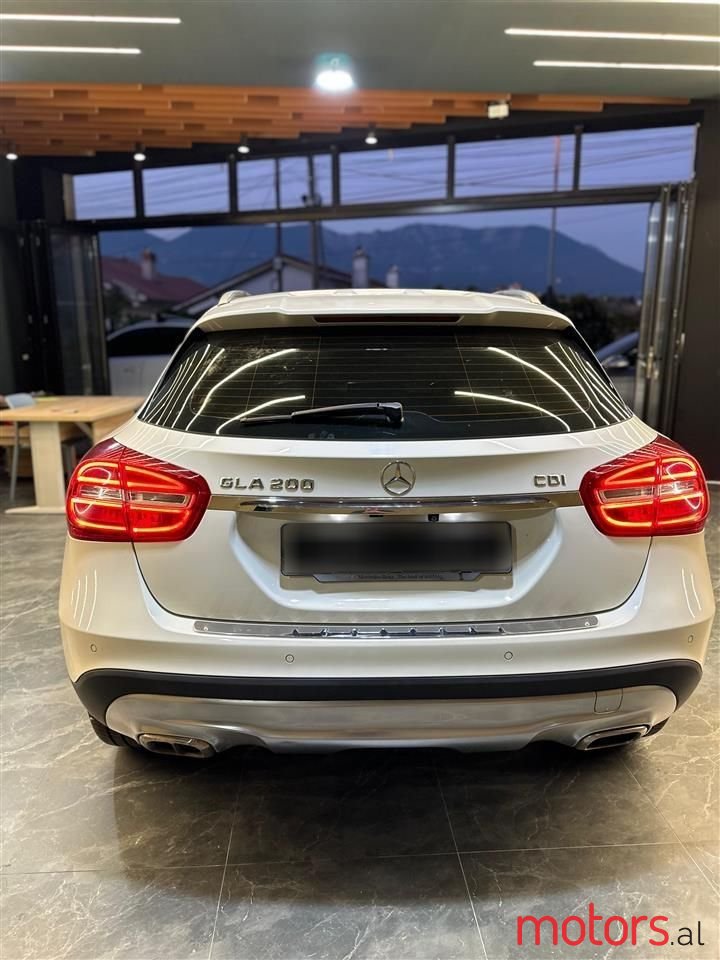 2014' Mercedes-Benz GLA 200 photo #3