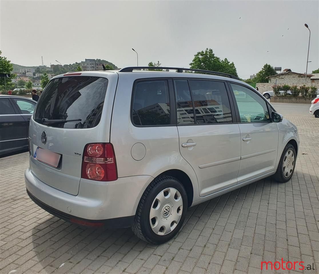 2010' Volkswagen Touran photo #5