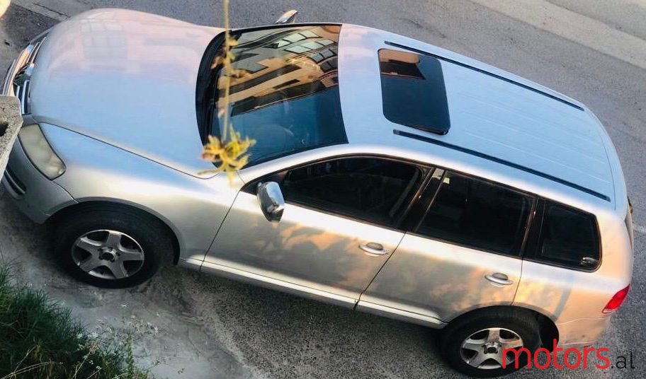 2004' Volkswagen Touareg photo #1