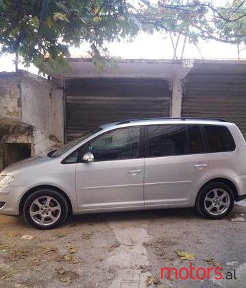 2007' Volkswagen Touran photo #1