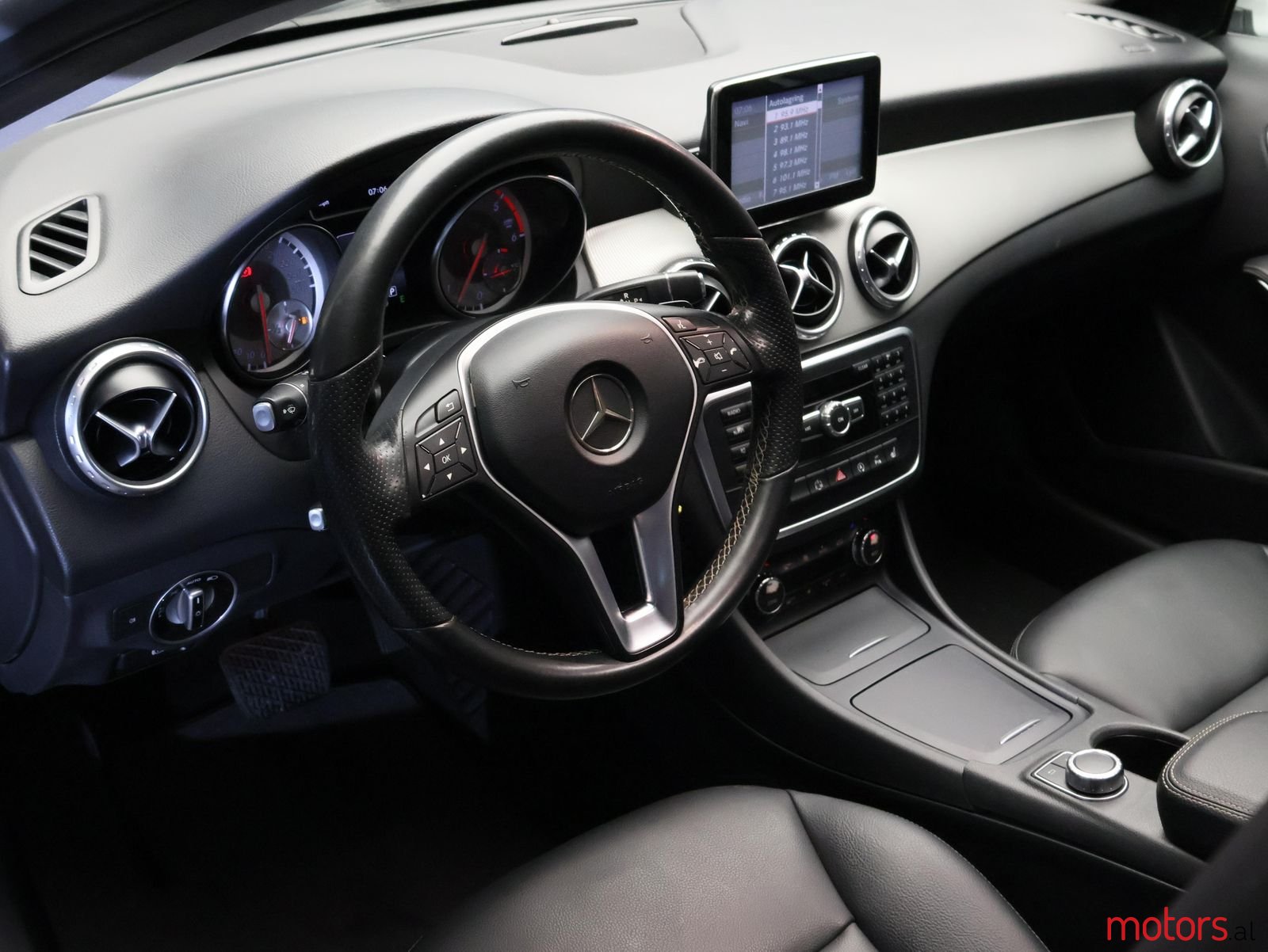 2015' Mercedes-Benz GLA 200 photo #3