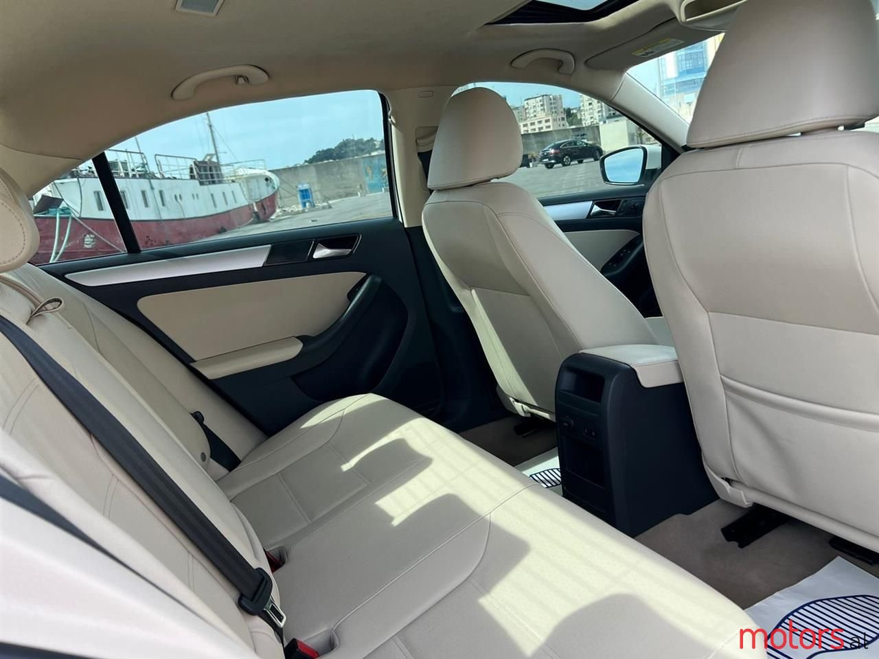 2012' Volkswagen Jetta photo #4