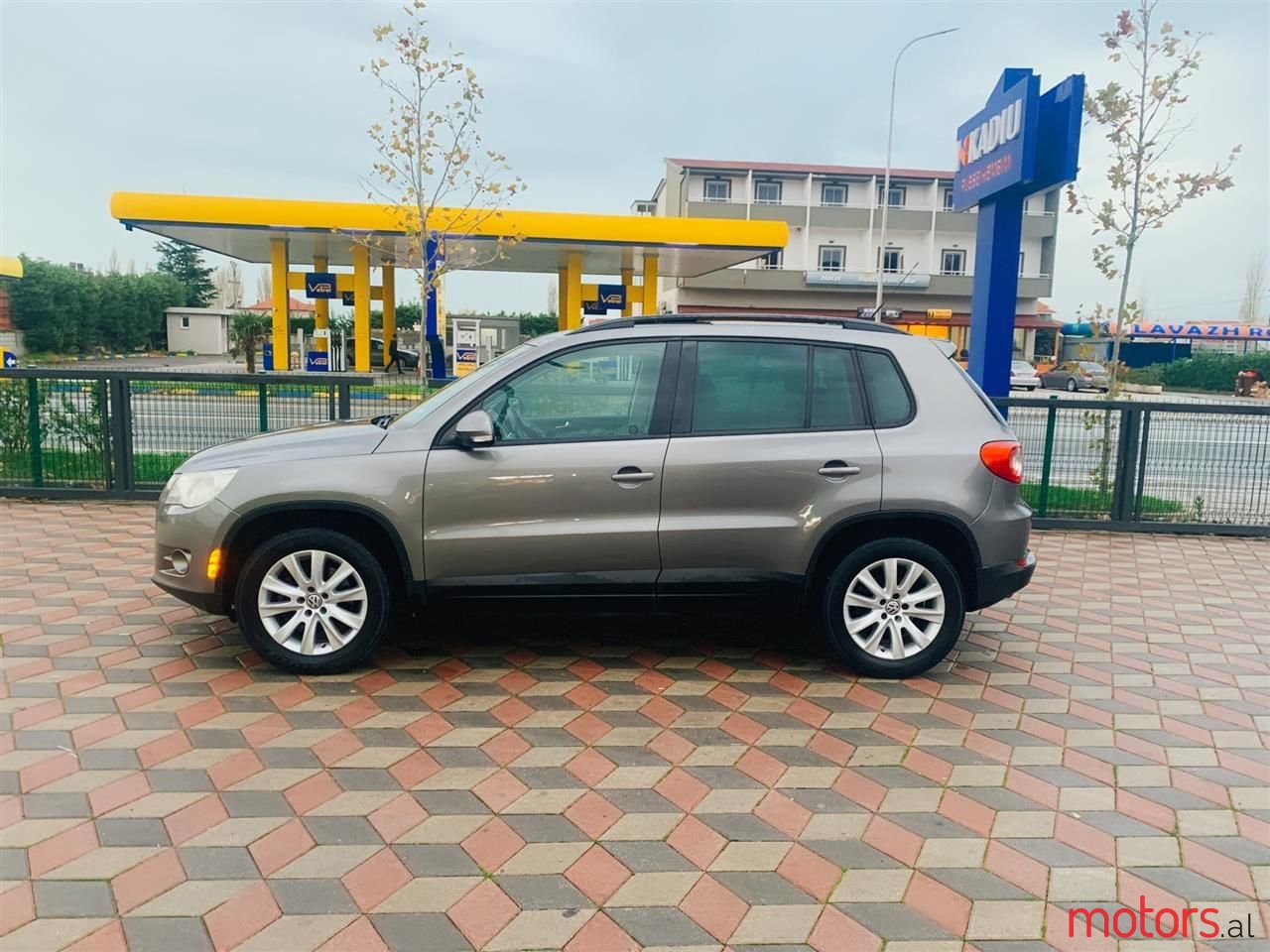 2010' Volkswagen Tiguan photo #4