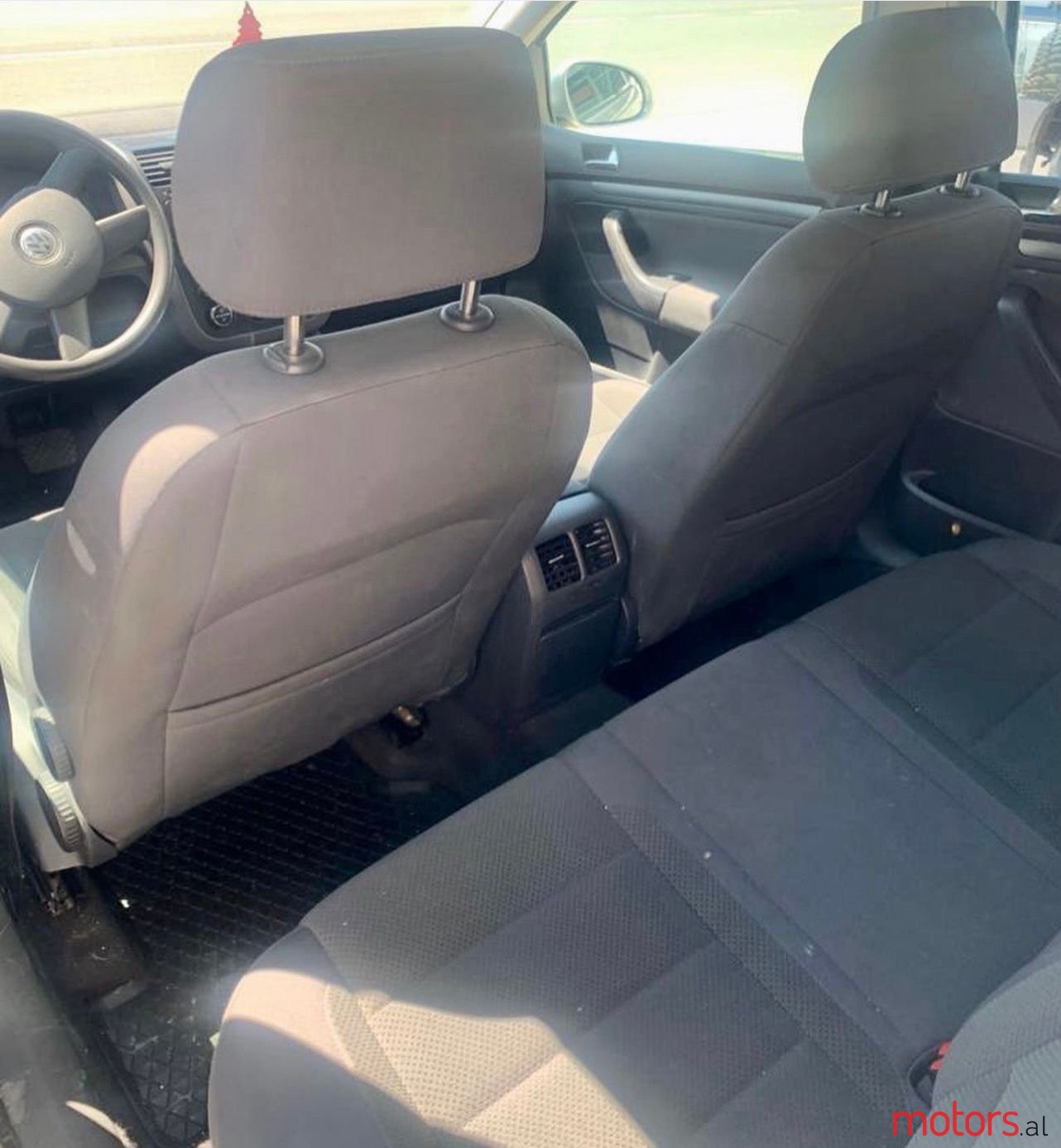 2005' Volkswagen Golf photo #4