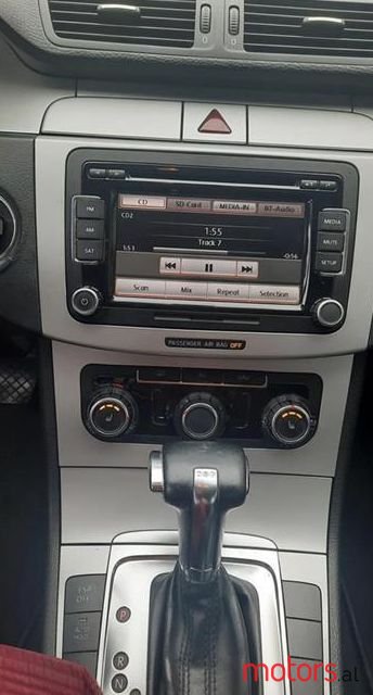 2011' Volkswagen Passat photo #3