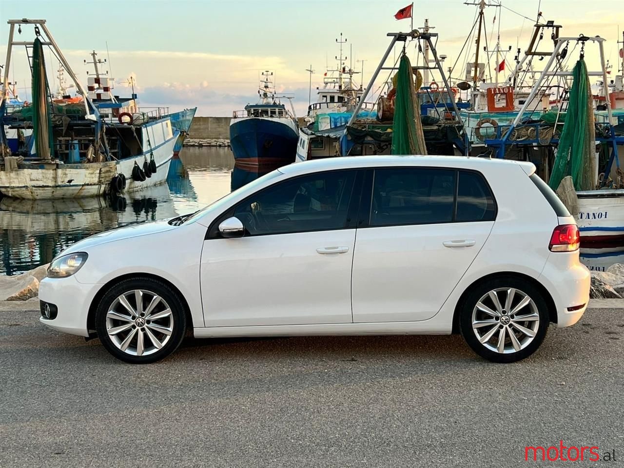 2013' Volkswagen Golf photo #2