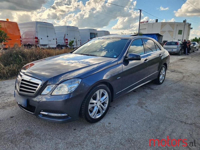 2011' Mercedes-Benz E 220 photo #1
