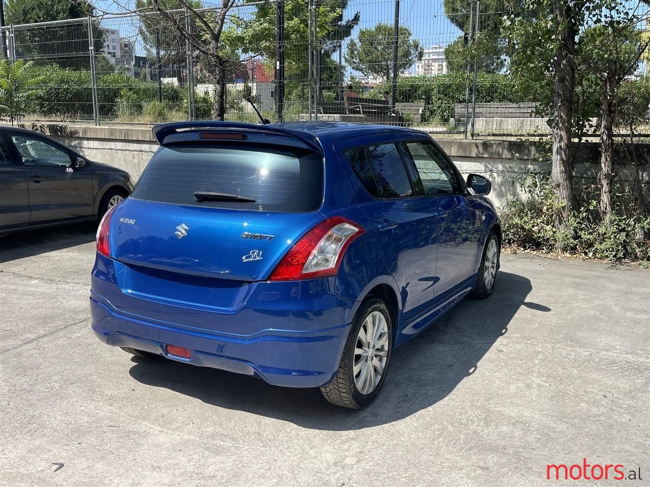 2011' Suzuki Swift photo #5