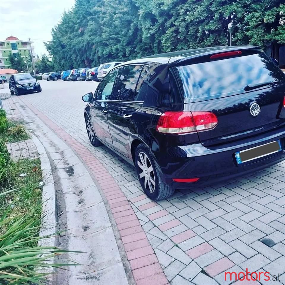 2010' Volkswagen Golf photo #5