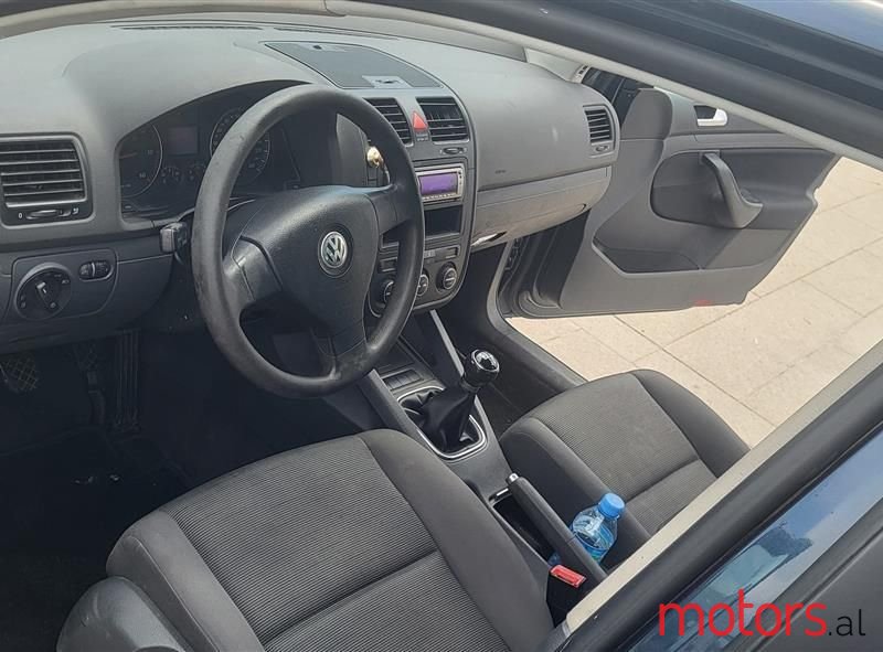 2005' Volkswagen Golf photo #2