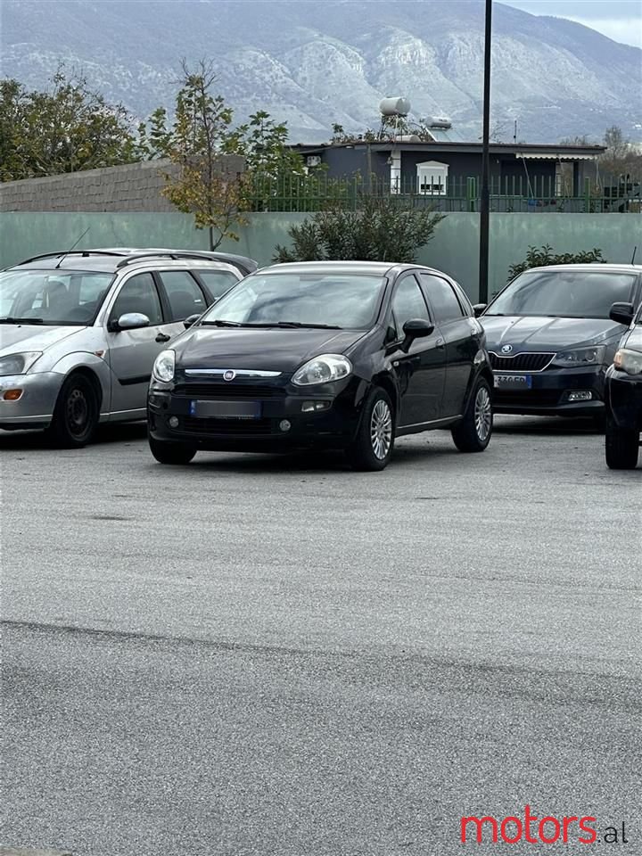 2010' Fiat Punto Evo photo #2