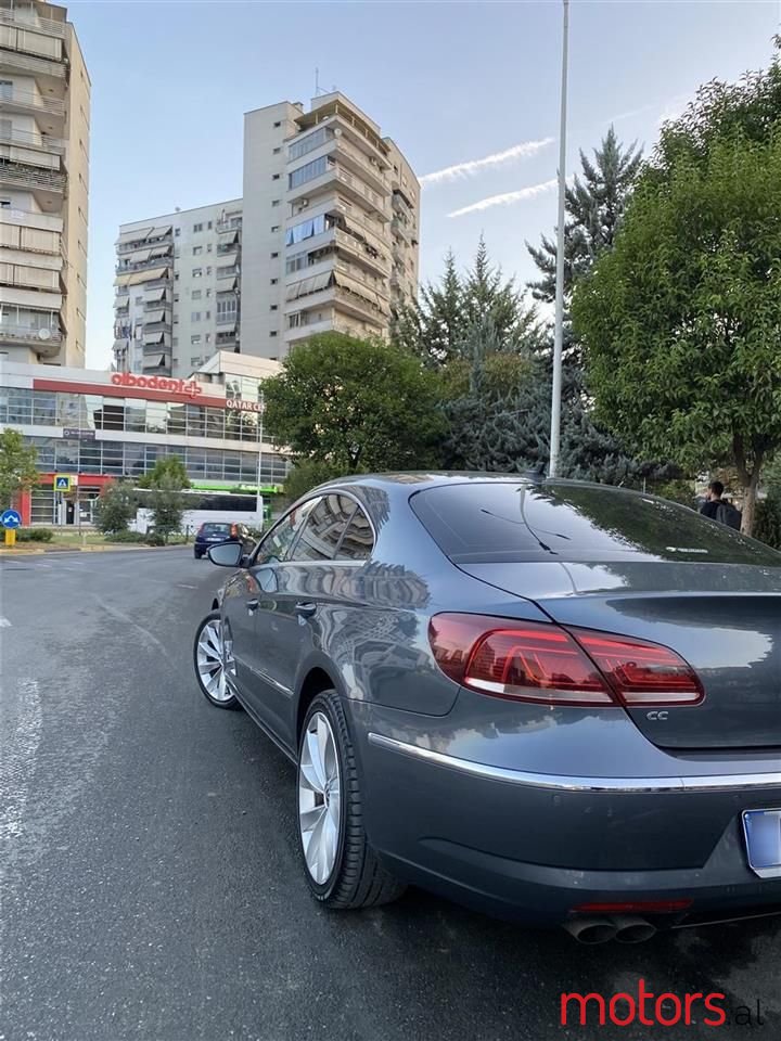 2013' Volkswagen Passat photo #6